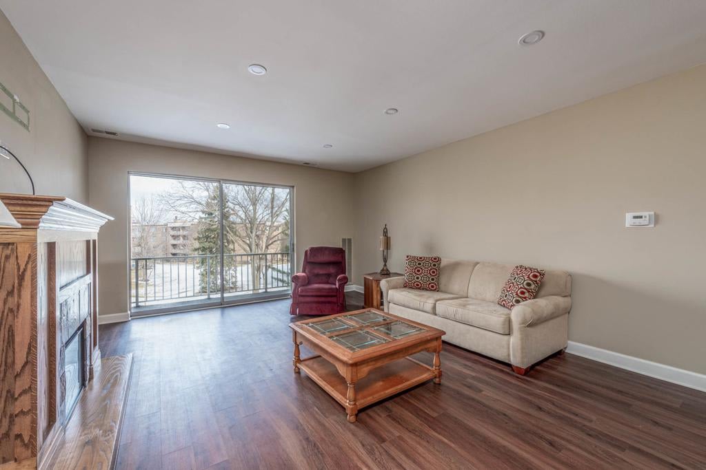 900 E Wilmette Road #302