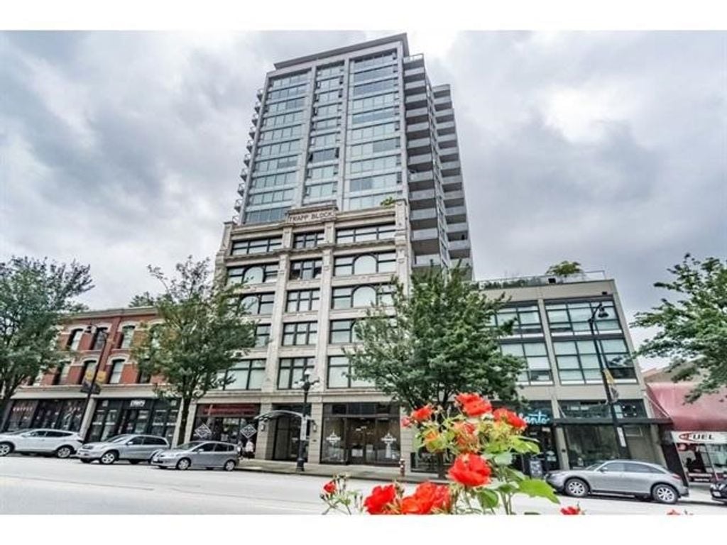 668 Columbia St, #1206