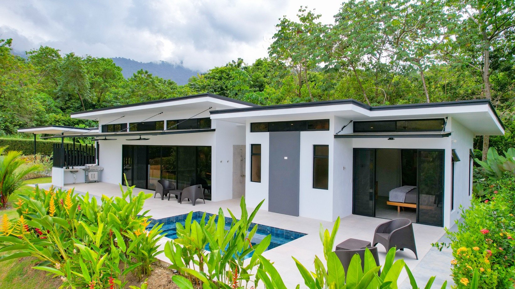 Private Modern Home in Ojochal, Costa Rica with Heated Saltwater Pool & Solar Backup