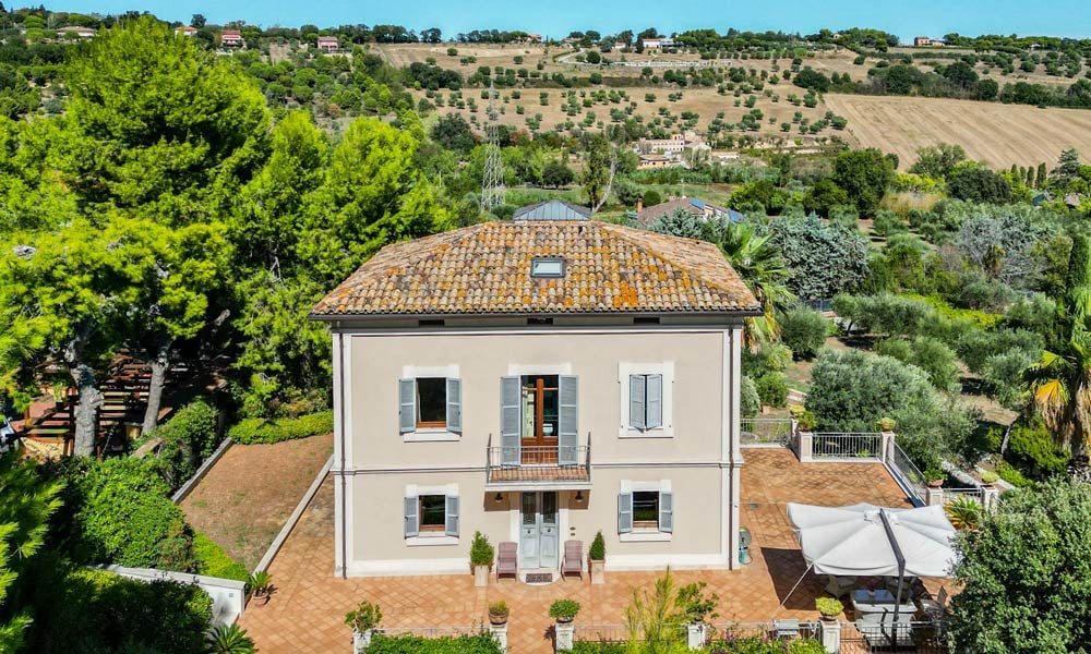Villa With Stunning Seaview in Civitanova Marche, Le Marche
