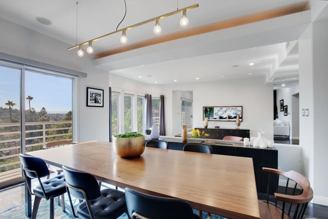 Solaris Manor, N Knoll Dr, 90068