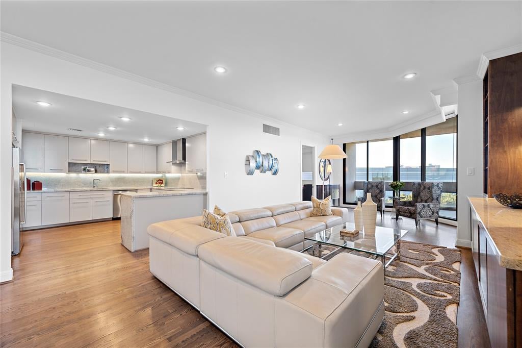 1111 Hermann Dr, #6D