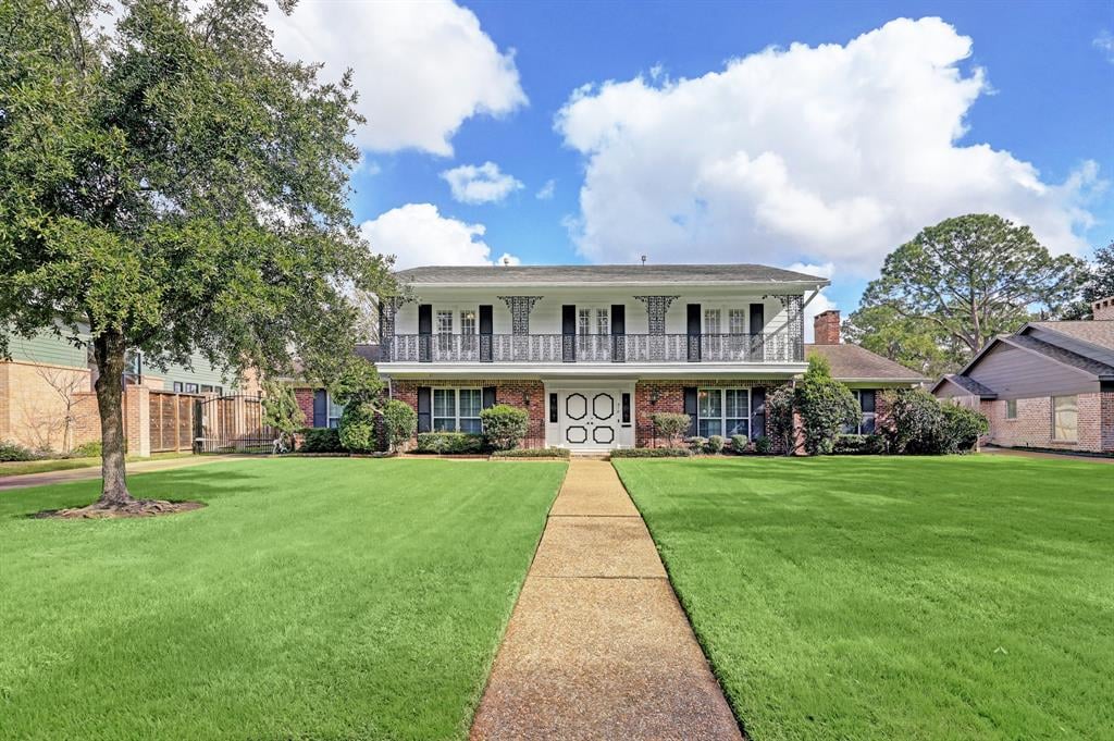 915 Old Lake Rd