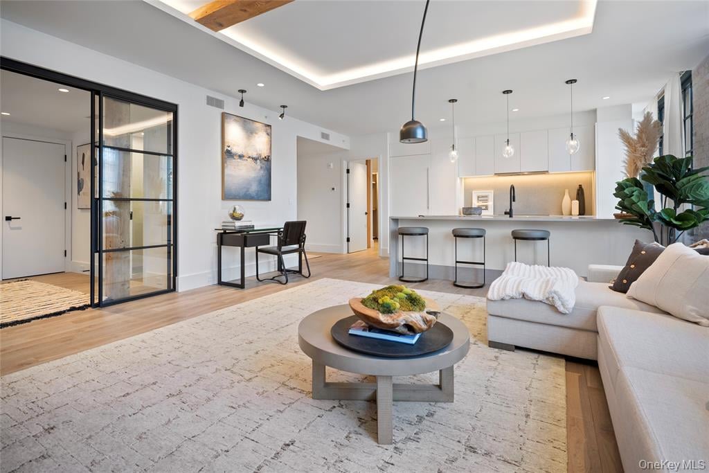 41 Richmondville Avenue Unit: 303