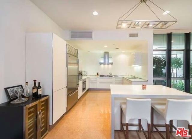 825 N Kings Rd #9