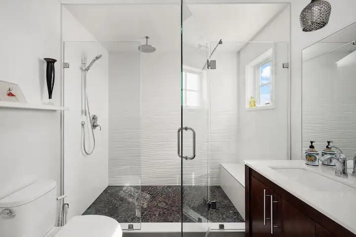 #38 Stunning Colonial