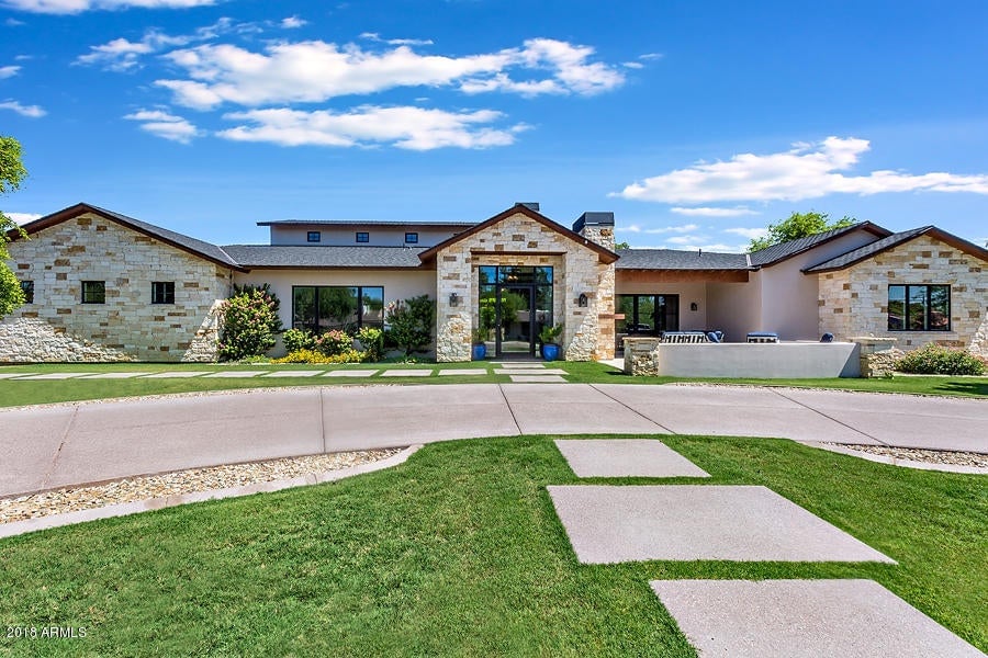 7402 E Cholla Ln