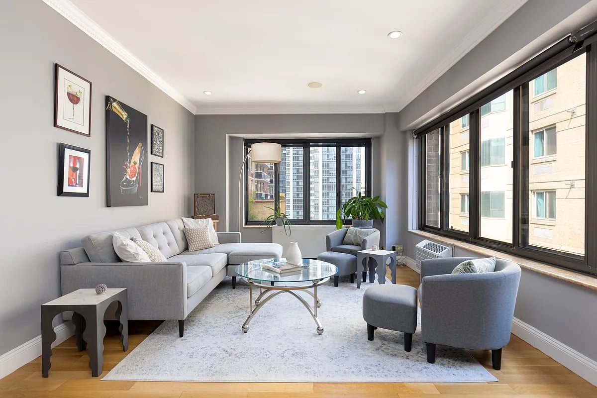 529 W 42nd St, #8P