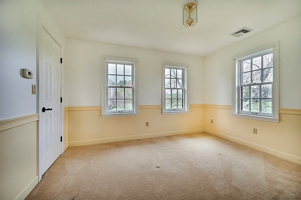 257 Leyden Rd