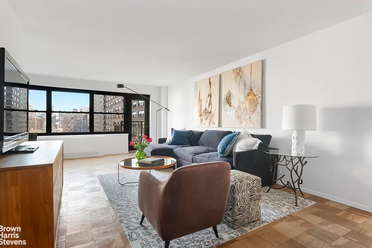 142 West End Ave Unit:	18N