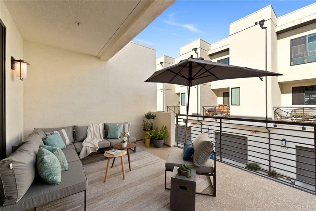 118 S Avenue 50, Unit 203