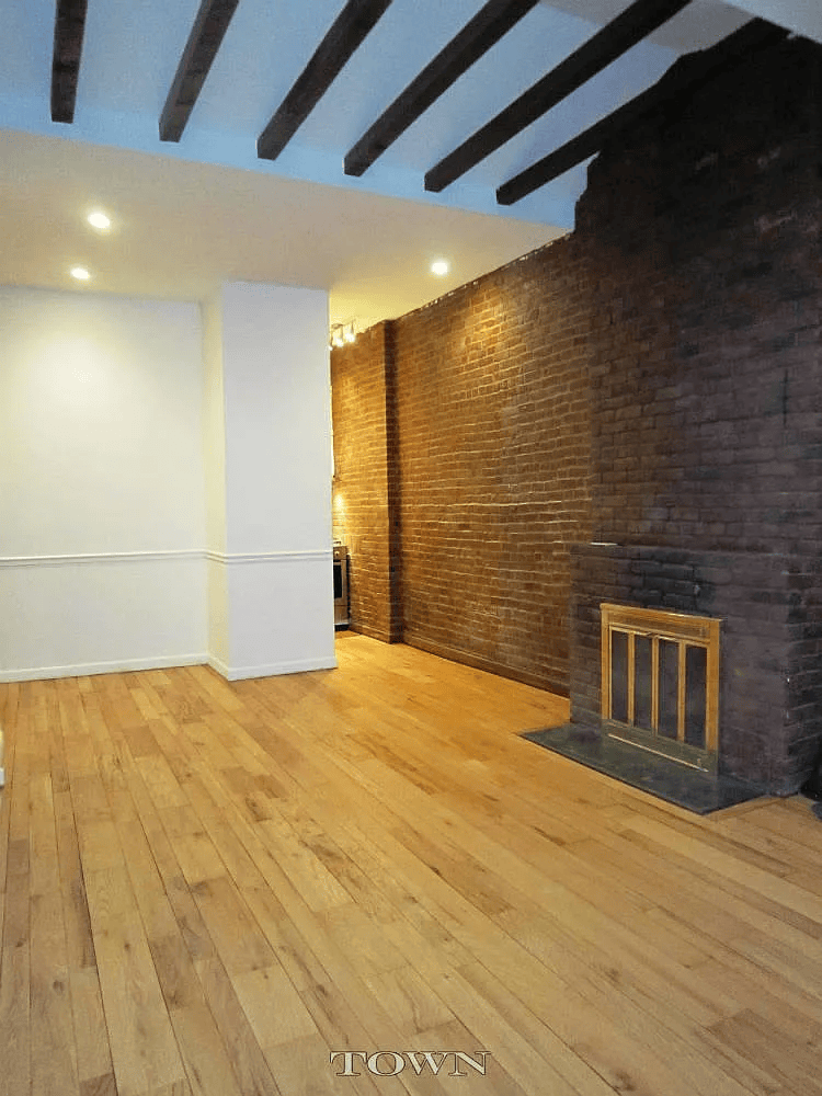 441 W 22nd St APT 1B