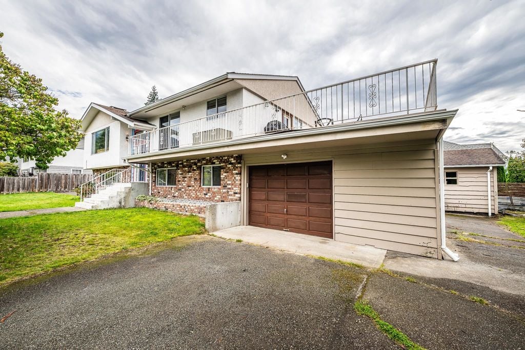 2332 Argyle Cres