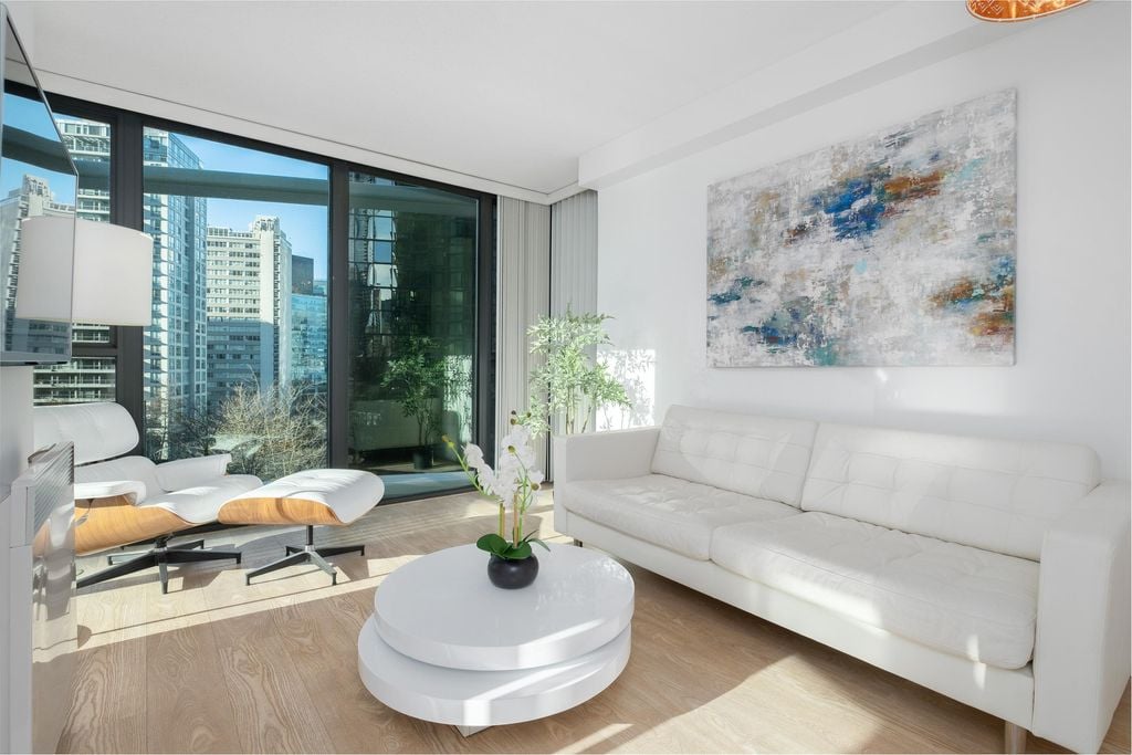 1331 W Georgia St, #707