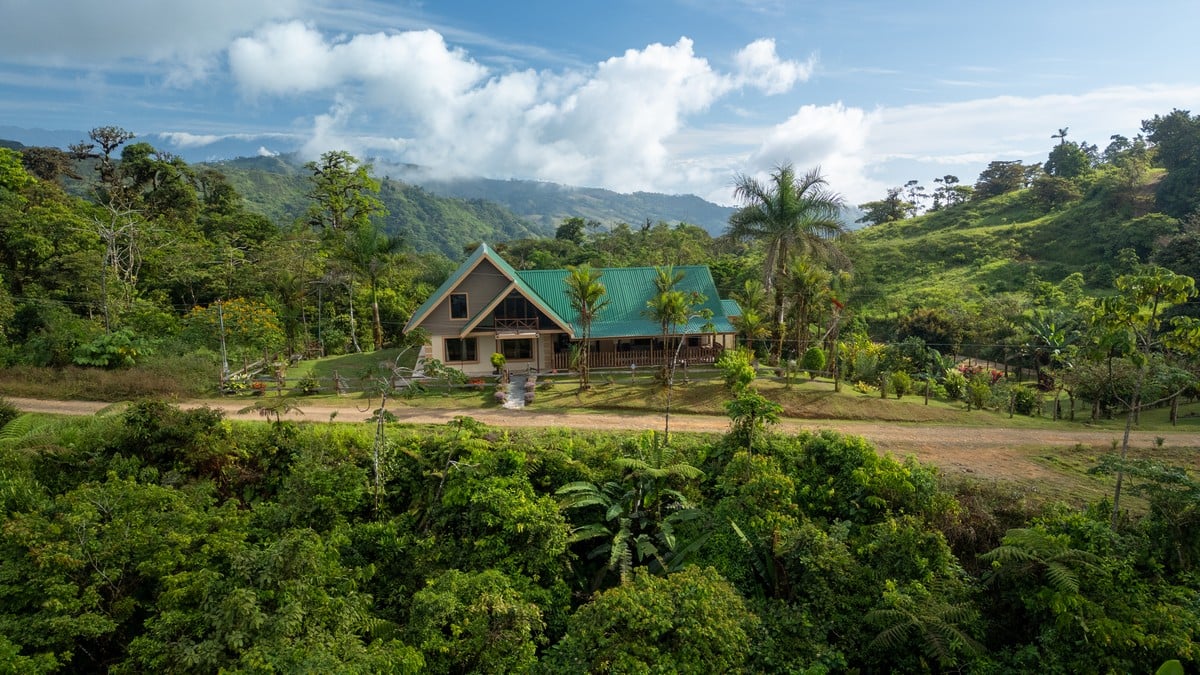 1.8 ACRES – 4 Bedroom Panoramic Ocean & Mountain View Paradise Home Tucked Away in Complete Privacy With Tropical Gardens & Fruit Trees!!!