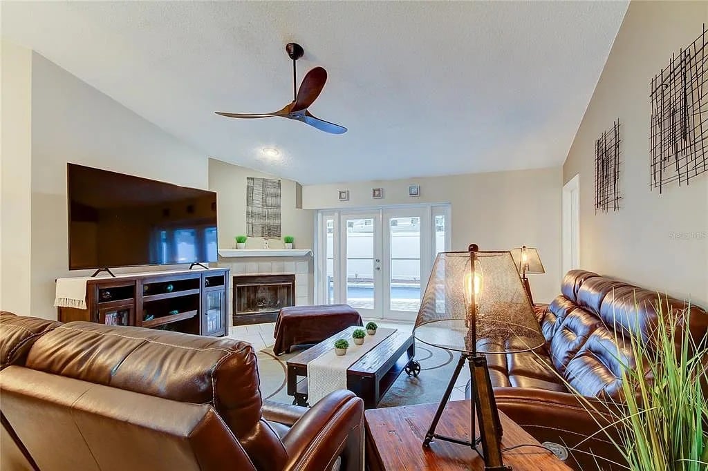 8619 Thimbleberry Ln