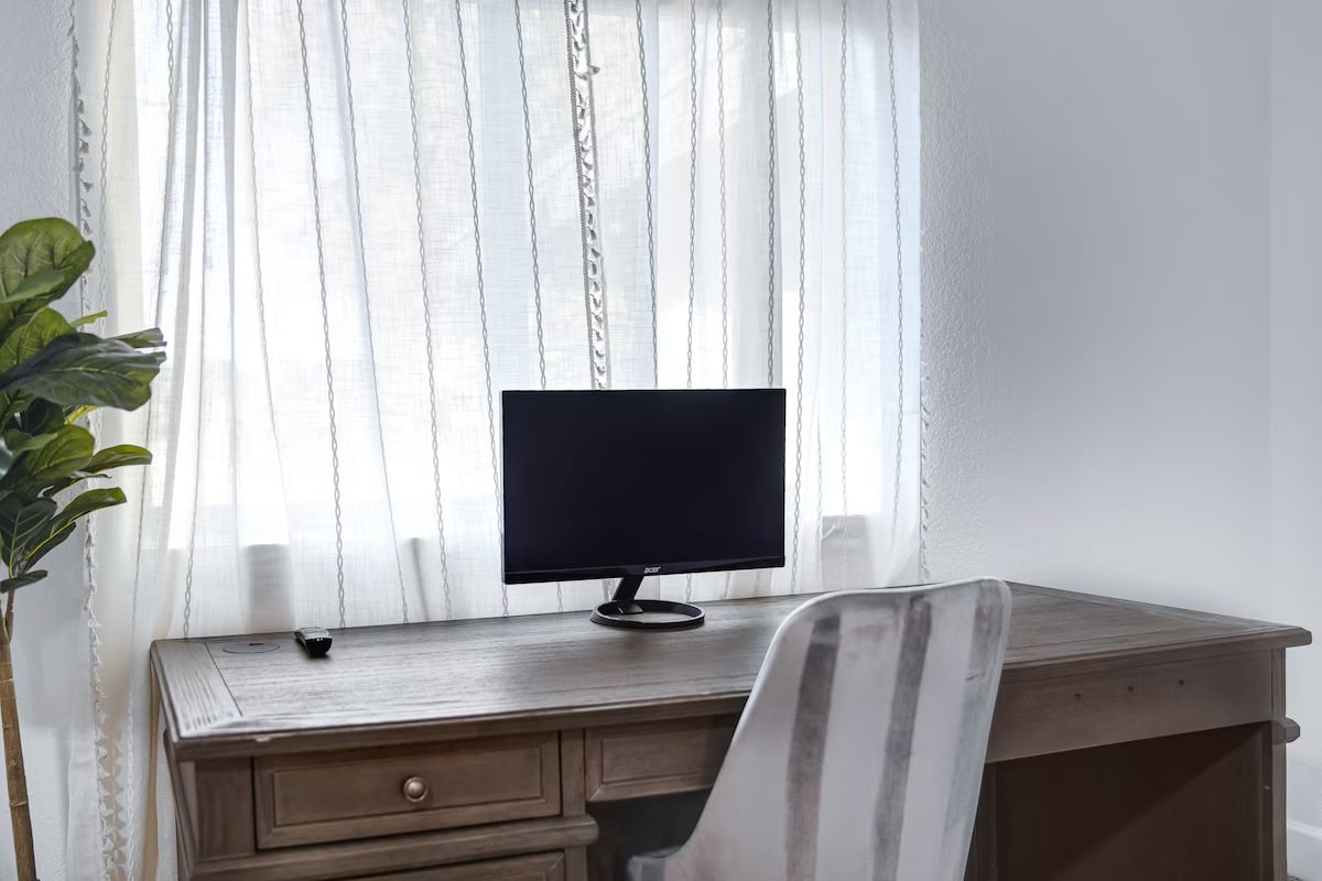 Huge Golf Course Home-Free Heated Pool/Theatre/Gym