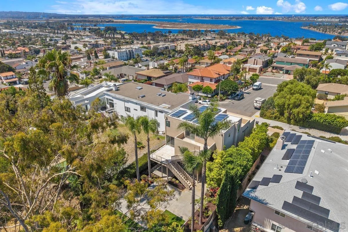 2885 Fallbrook Ln