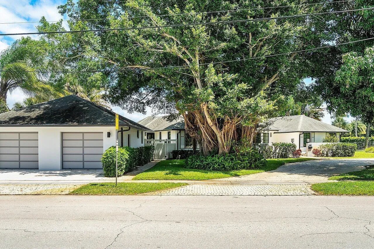 210 S Lake Dr