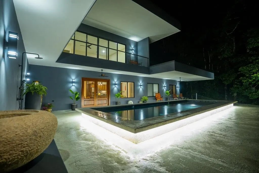 INTRODUCING VILLA CURA SOUL: AN IDYLLIC MODERN TROPICAL LUXURY RESIDENCE – 0.28 ACRES