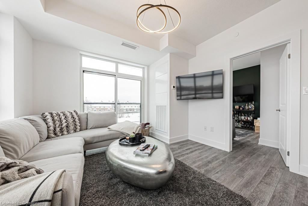 450 Dundas St E Unit: 302