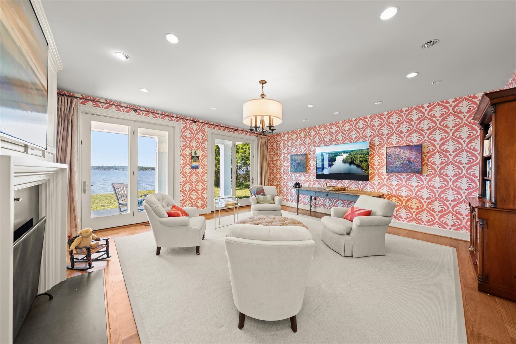 654 Round Hill Road