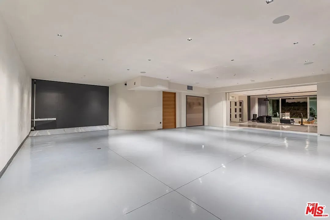 835 San Vicente Blvd