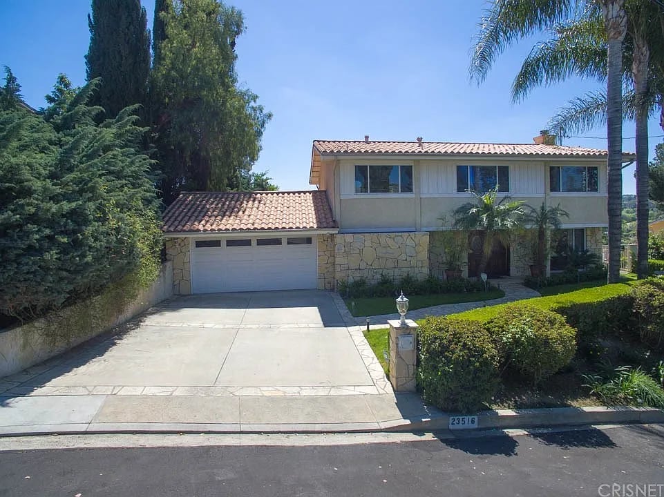 23516 Aetna St