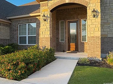 100 Lantana Path