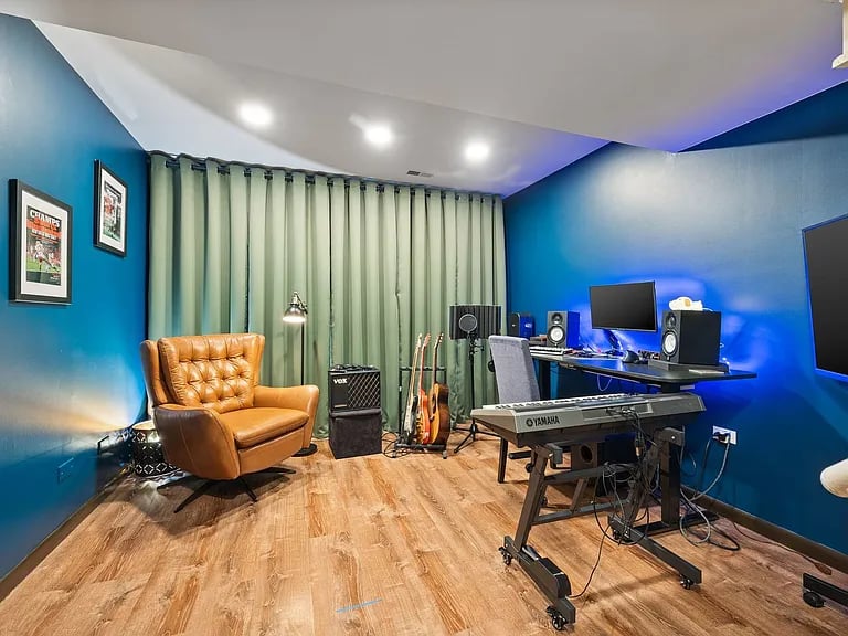 849 W Buckingham Place Unit: G
