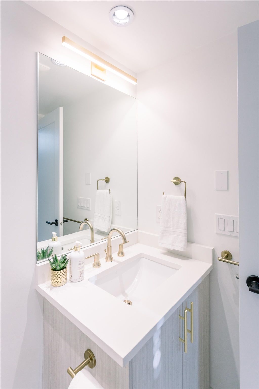 311 W 59th Ave