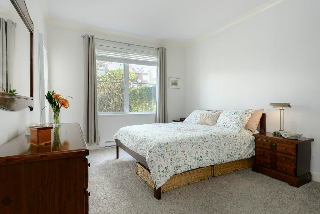 101-1375 View Cres
