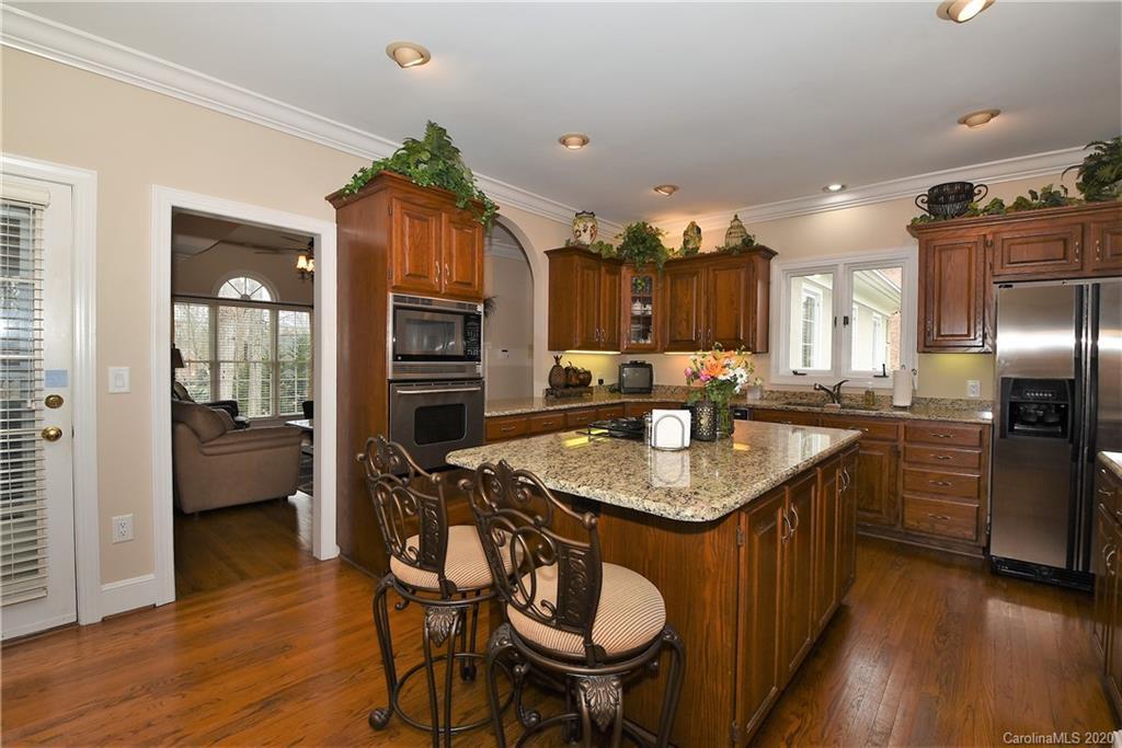8408 Strawberry Ln