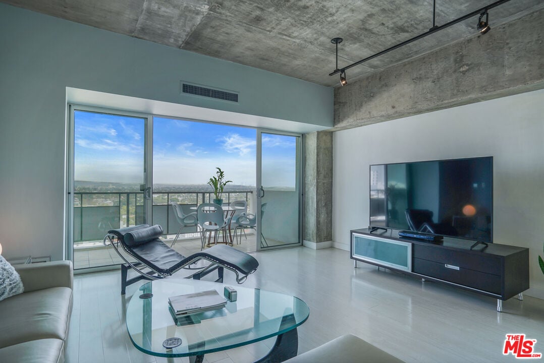 1155 N La Cienega Blvd, #1206