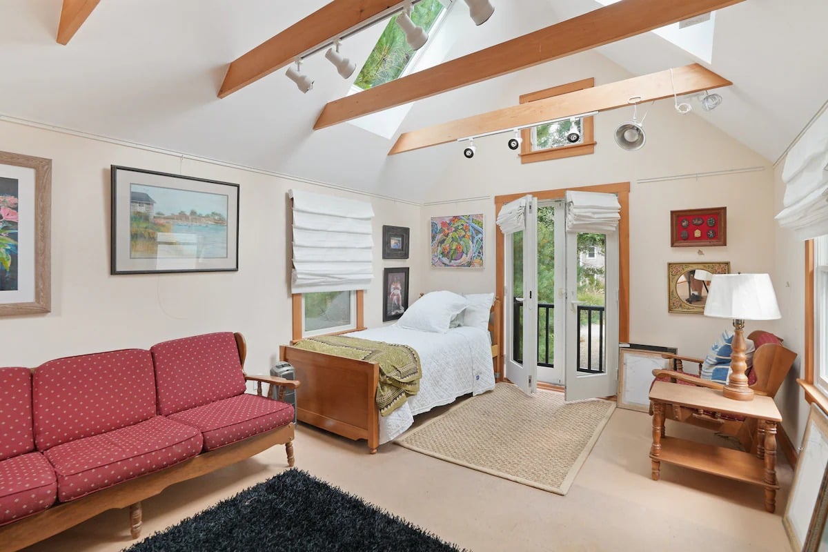 Renovated Oak Bluffs Retreat With Lagoon Access