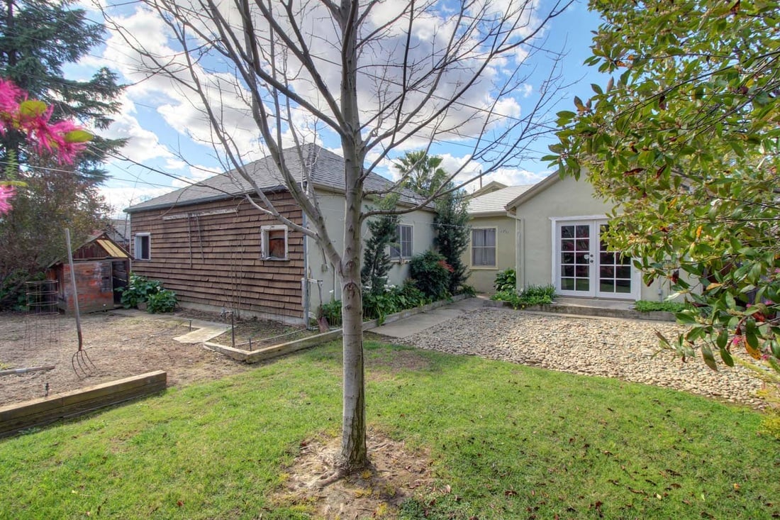 Just listed! Darling Elmhurst home