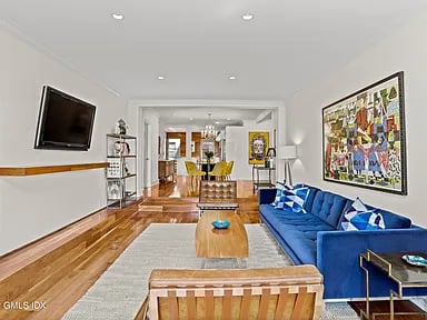 25 W Elm St APT 30