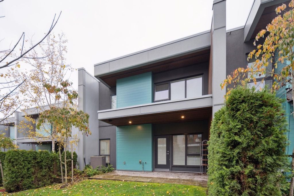 3596 Salal Dr, #18