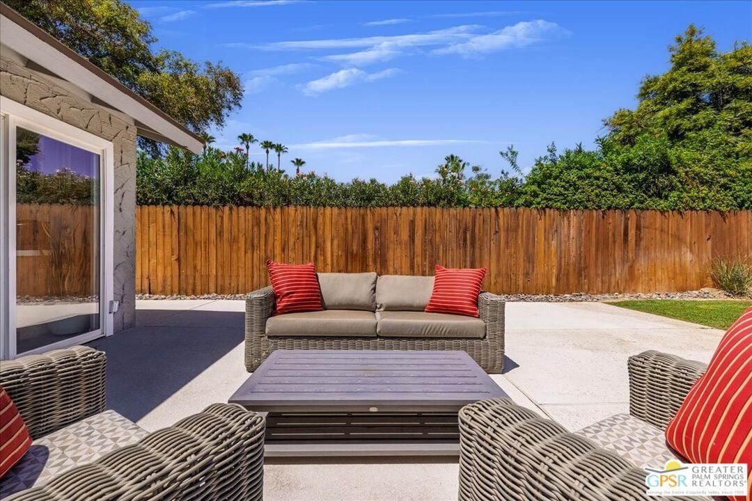 1240 S Beverly Dr