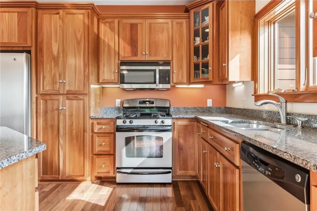 3711 Bavaria Rd, Chaska MN