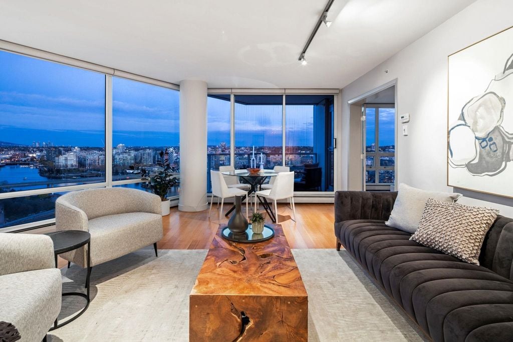 1201 Marinaside Cres, #2505