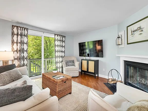 2 Farmhouse Ln Ste 6