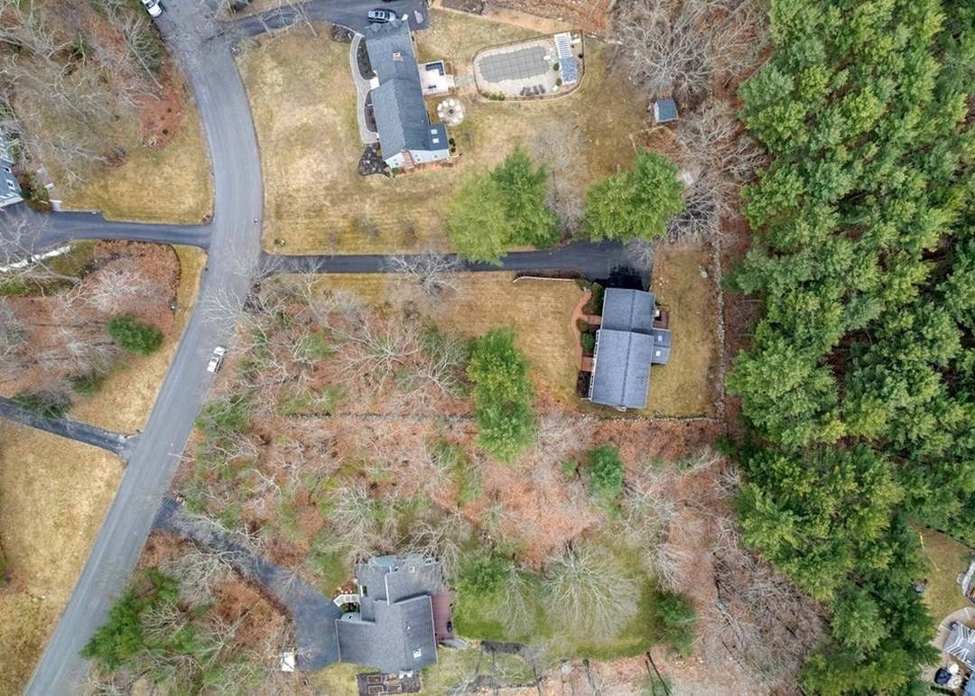 95 Carlton Ln