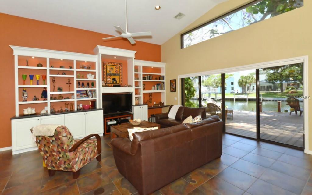 815 Paradise Way