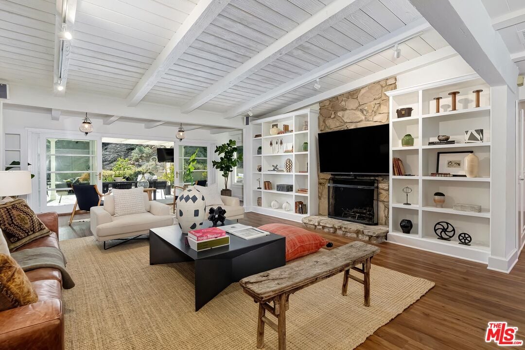 2277 Betty Ln