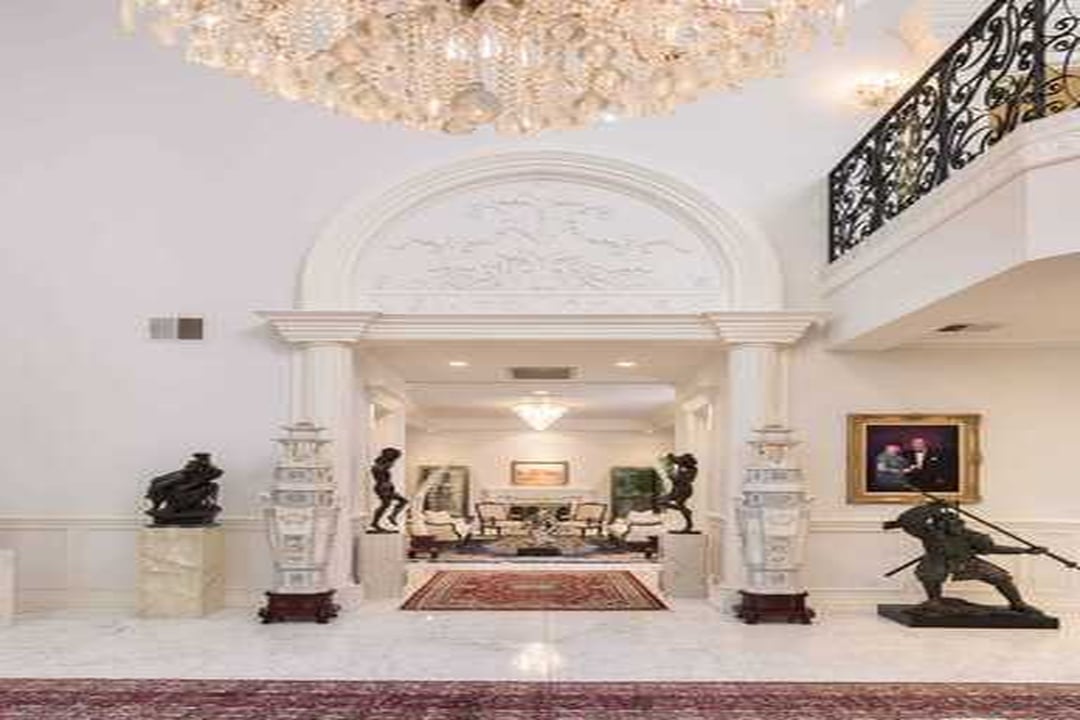 Manor Paradise