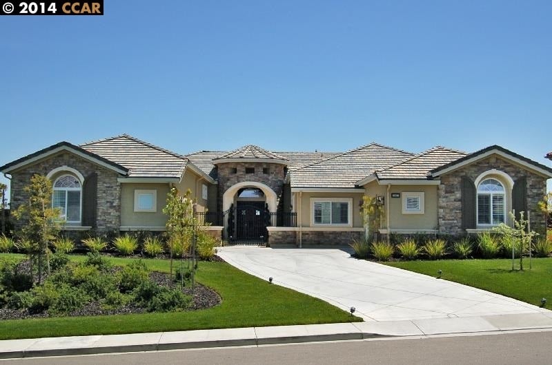 3487 Ashbourne Circle