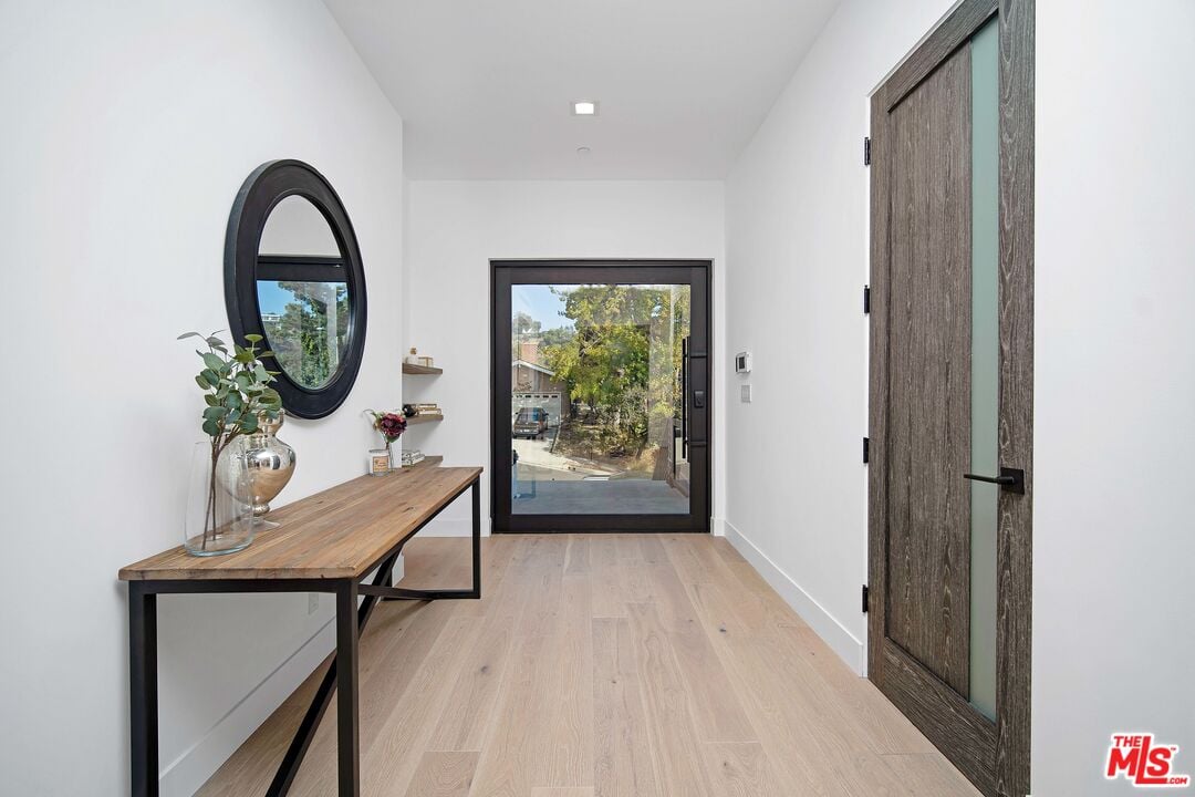 Canyon Lake Dr, 90068