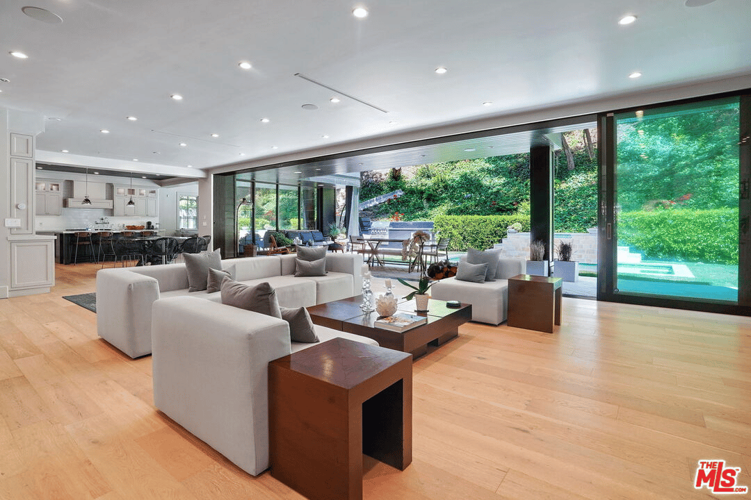 2794 Mandeville Canyon Rd
