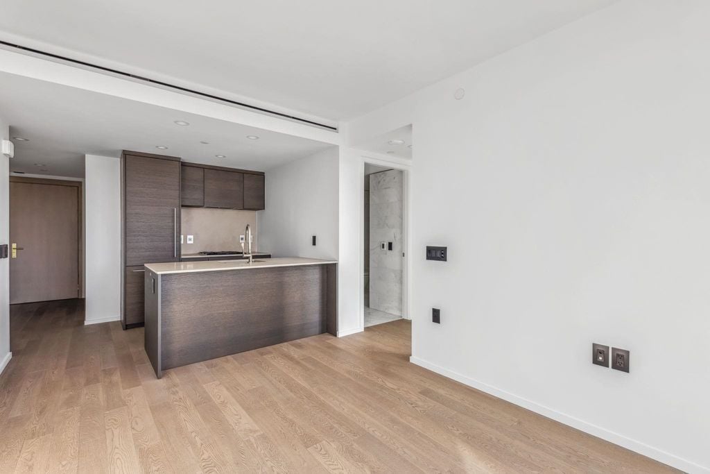 1408 Robson St, #1901